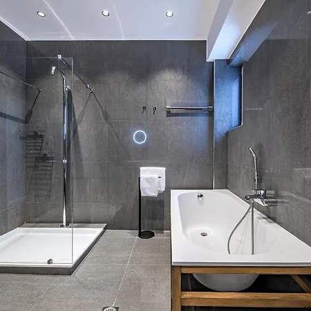 Iconic Legacy Seafront Apartment Thessaloniki