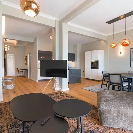 Iconic Legacy Seafront Apartment Thessaloniki